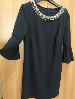 Abito elegante donna con dettagli scintillanti