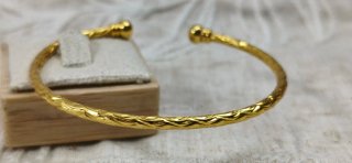 Pulsera labrada de plata 925 con baño de oro.