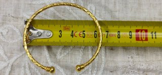 Pulsera labrada de plata 925 con baño de oro.