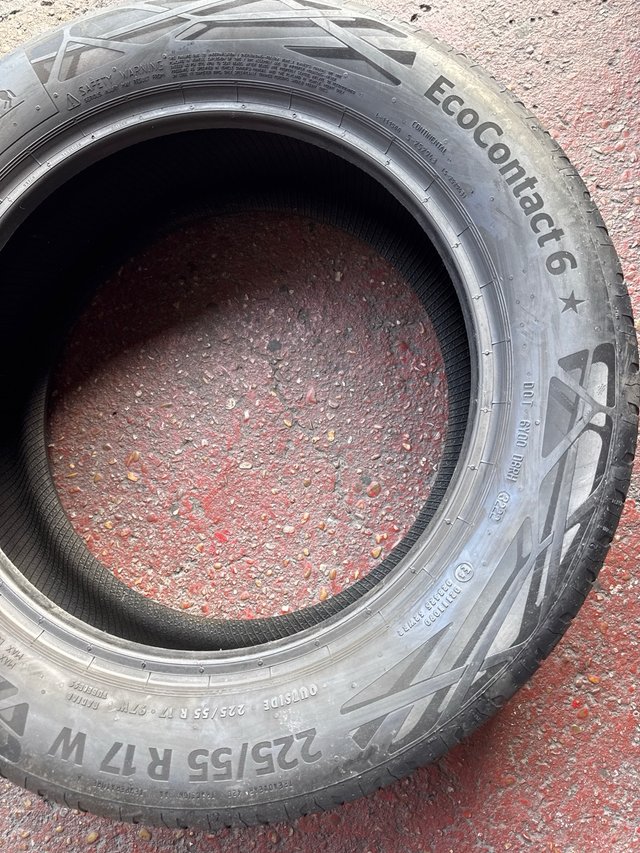 1 neumático Continental 225/55R17 Eco Contact 6