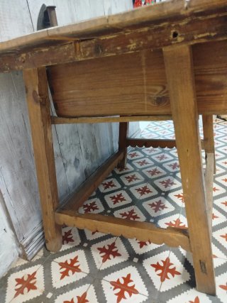 Mesa tocinera antigua de madera