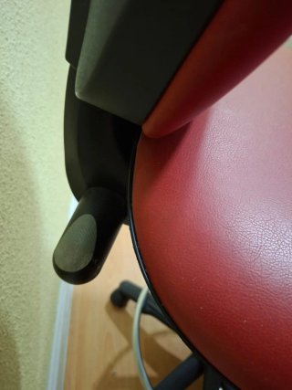 Silla de oficina roja y negra