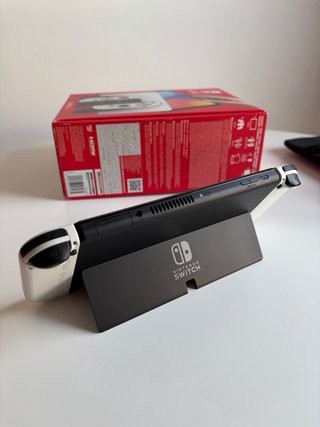 Nintendo Switch OLED Bianca e Nera