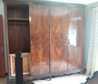 Armario centenario de madera