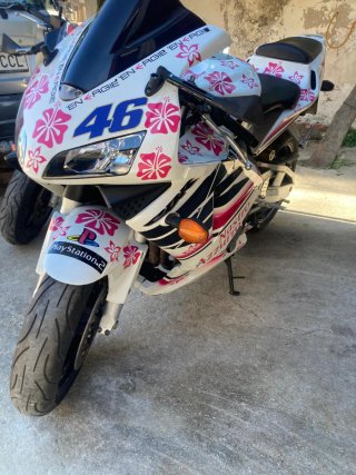Honda CBR 600 RR Roja y Negra