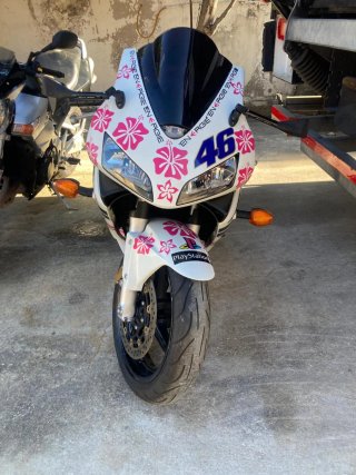 Honda CBR 600 RR Roja y Negra