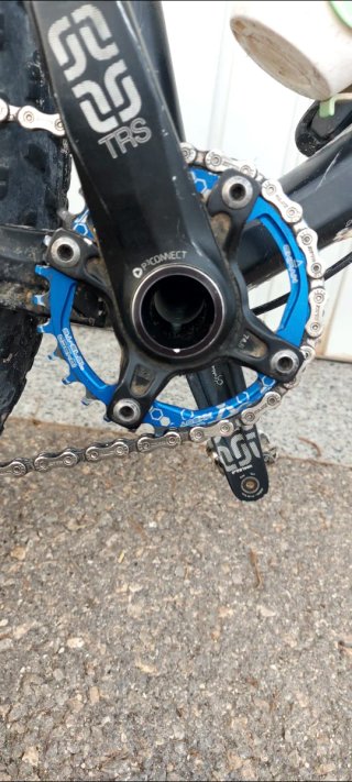 Fat Bike Negra con Detalles Verdes y Morados..