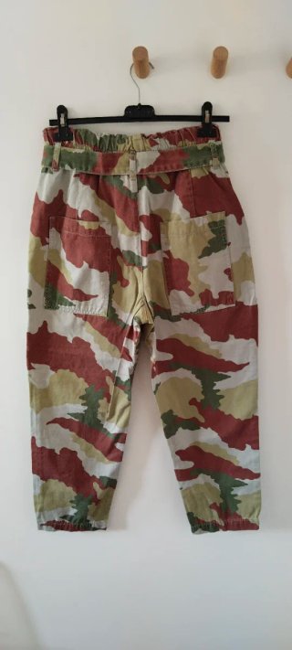 Pantalón estampado camuflaje