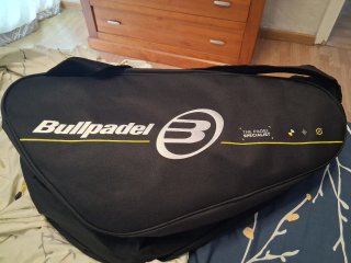 Paletero Bullpadel Negro y Amarillo