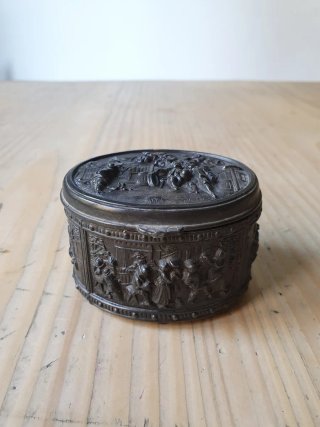 Caja joyero peltre antiguo decorada