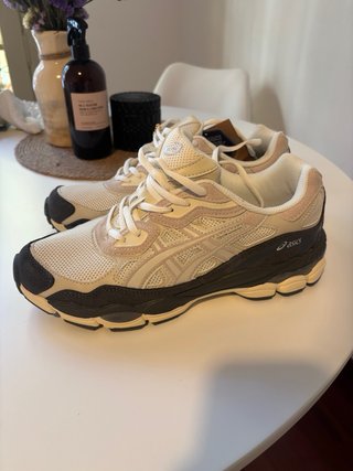 Asics Gel NYC Beige/Negro
