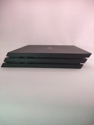 PS4 Pro 1TB + Mando + Cavi