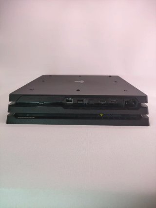 PS4 Pro 1TB + Mando + Cavi