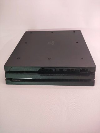 PS4 Pro 1TB + Mando + Cavi
