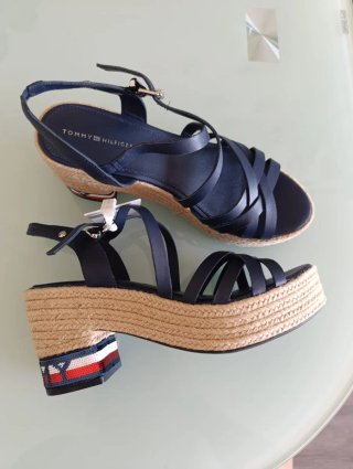 Sandalias Tommy Hilfiger  de cuero genuino nr 38