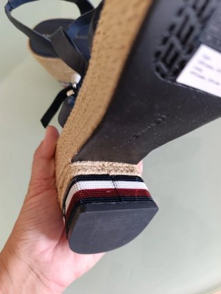 Sandalias Tommy Hilfiger  de cuero genuino nr 38