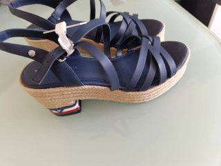Sandalias Tommy Hilfiger  de cuero genuino nr 38