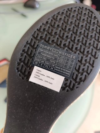 Sandalias Tommy Hilfiger  de cuero genuino nr 38