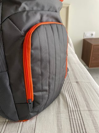 Mochila BASIC-FIT gris y naranja