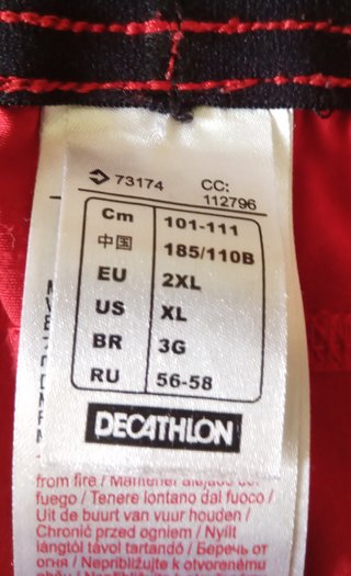 2 pantalones cortos deportivos uno rojos y negro