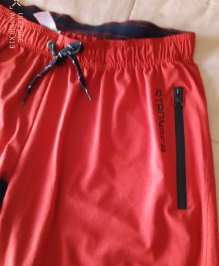 2 pantalones cortos deportivos uno rojos y negro