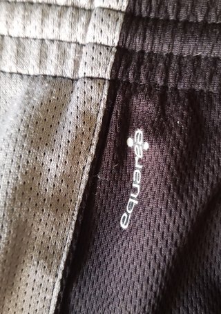 2 pantalones cortos deportivos uno rojos y negro