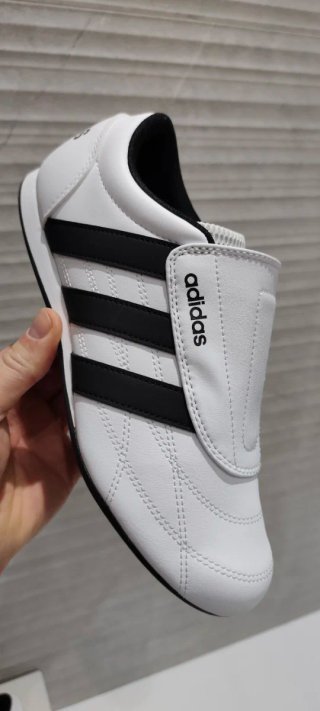 Adidas Tekwen Talla 40 Blancas y Negras