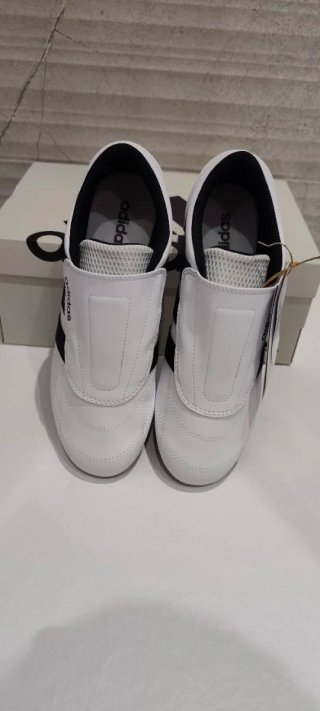 Adidas Tekwen Talla 40 Blancas y Negras