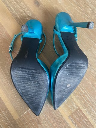 Zapatos Bershka tacón azul metalizado