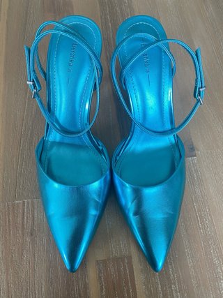 Zapatos Bershka tacón azul metalizado