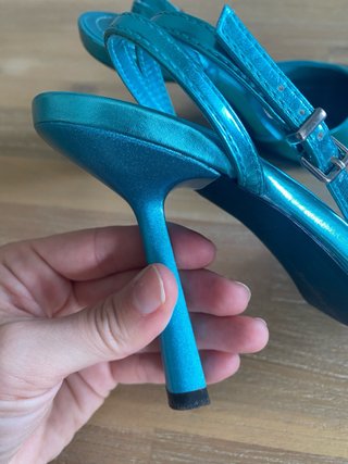 Zapatos Bershka tacón azul metalizado