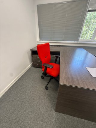 Escritorio Ejecutivo Madera i/ sillas y mueble