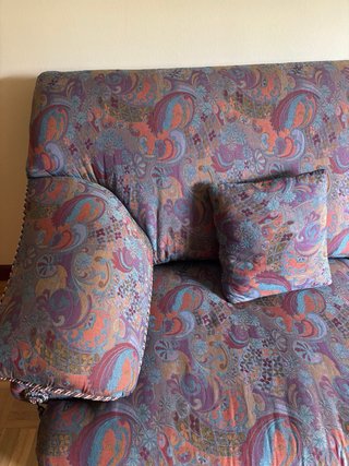 Sofá estampado tela