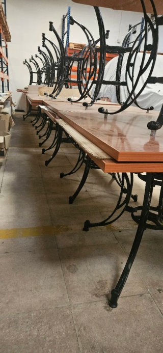 Mesa de madera 100x100 con patas metálicas