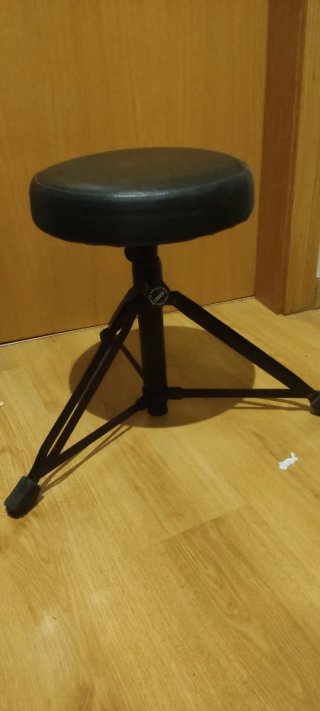 Banqueta de batería ajustable
