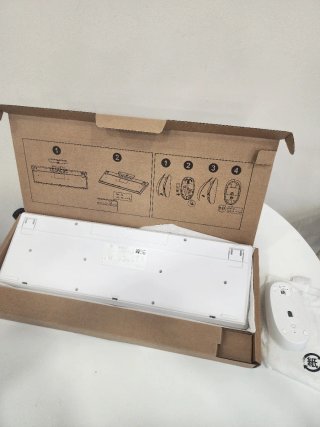 Teclado y ratón inalámbrico blanco