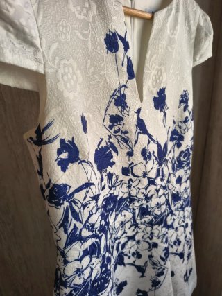 Vestido estilo japonés floral azul y blanco