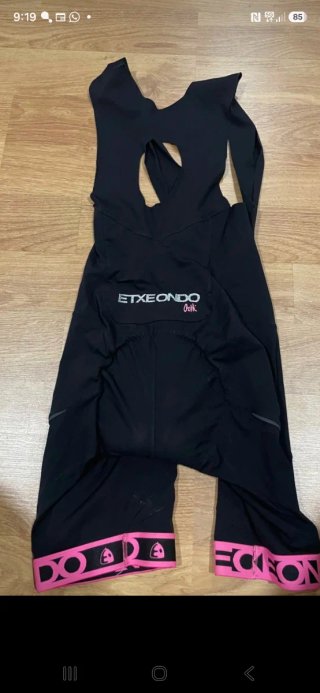 Pantaloncini Etxeondo Neri con Dettagli Rossi