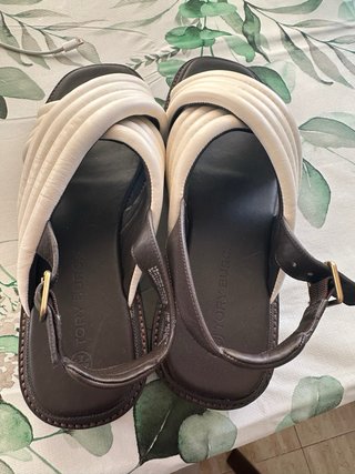Sandalias de plataforma cruzadas