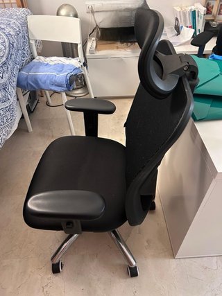Silla de oficina ergonómica negra