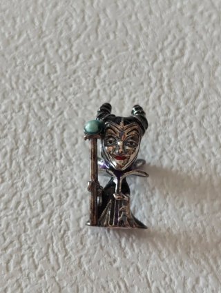 Charm Malefica Strega con Bacchetta
