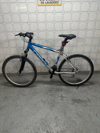 Bicicleta Orbea Azul y Plata, tamaño 26