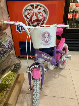 Bicicletta per bambini viola con cestino