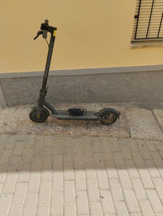 Monopattino Xiaomi con caricabatterie