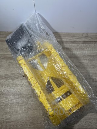 Sega angolari con serruccio e spazio di stoccaggio STANLEY