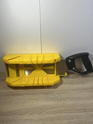 Sega angolari con serruccio e spazio di stoccaggio STANLEY