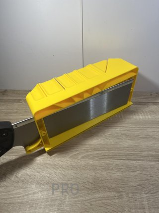 Sega angolari con serruccio e spazio di stoccaggio STANLEY