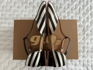 Bailarinas de piel con pulsera