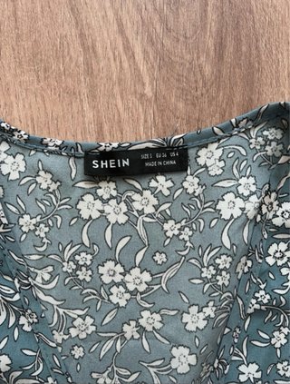 Vestido de verano floral azul