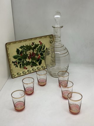 Servizio da liquore vintage con vassoio